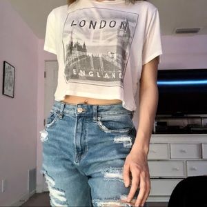 Forever 21 London, England Cropped T-Shirt SMALL